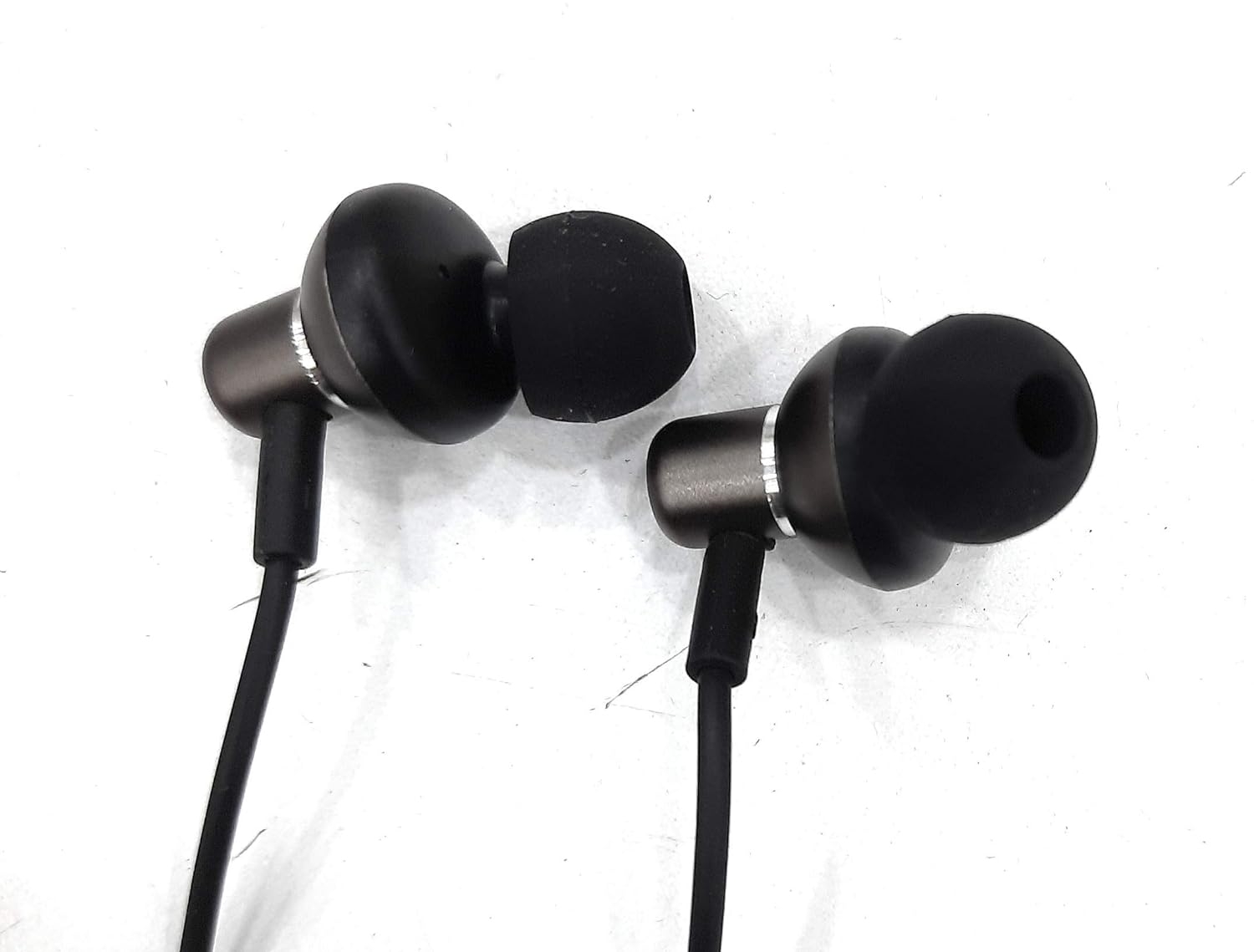 Gionee EP1 Wired earphone In Ear Headphone without Mic (Black)