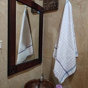 Handloom Checks Towel Set